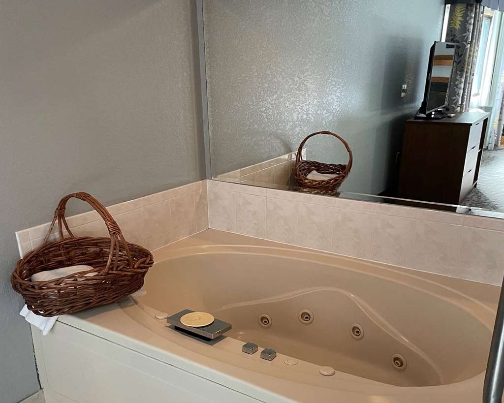 AmericInn by Wyndham Ankeny Des Moines - photo 36