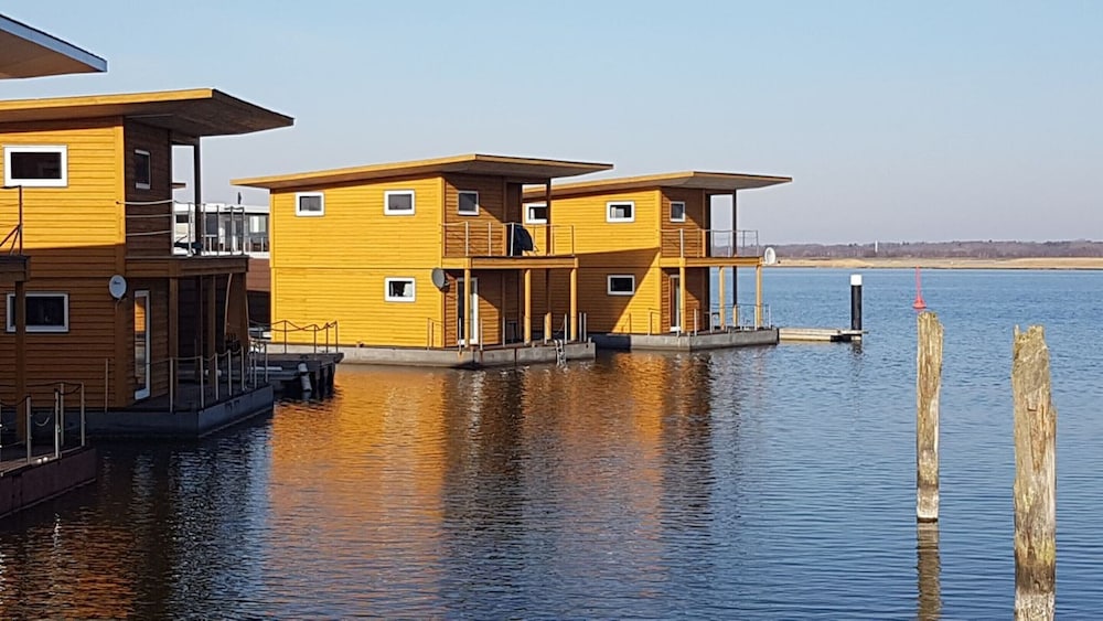 Hausboot In Kroeslin Am Bodden — Kroeslin