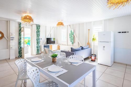 Magnifique Bungalow et Jacuzzi au cœur des plages — 4-Star Luxury Hotel in Le Moule, Guadeloupe
