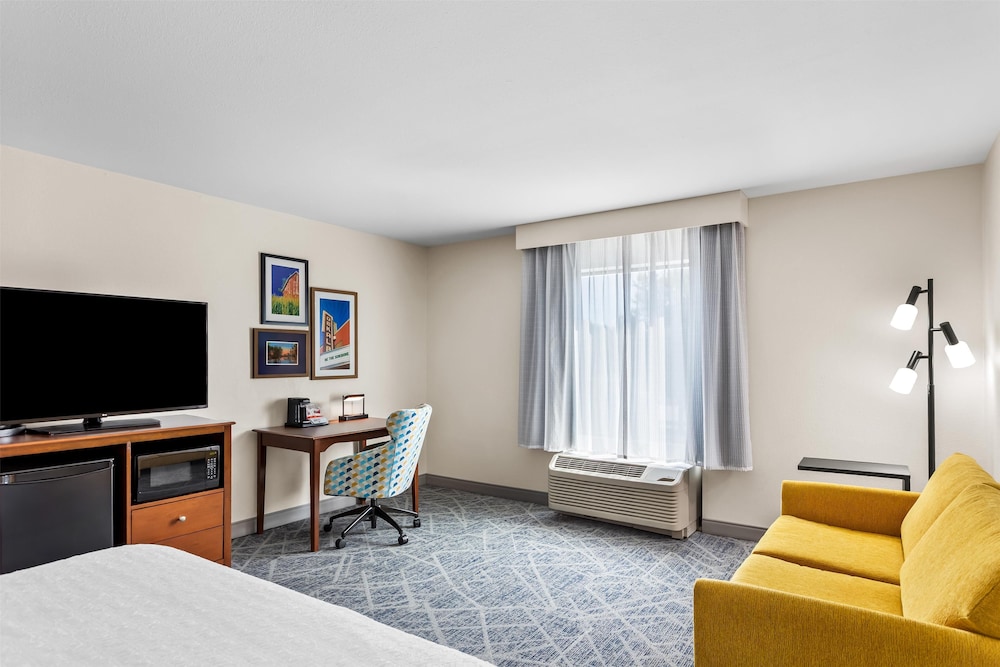 Hampton Inn DeKalb IL - photo 19