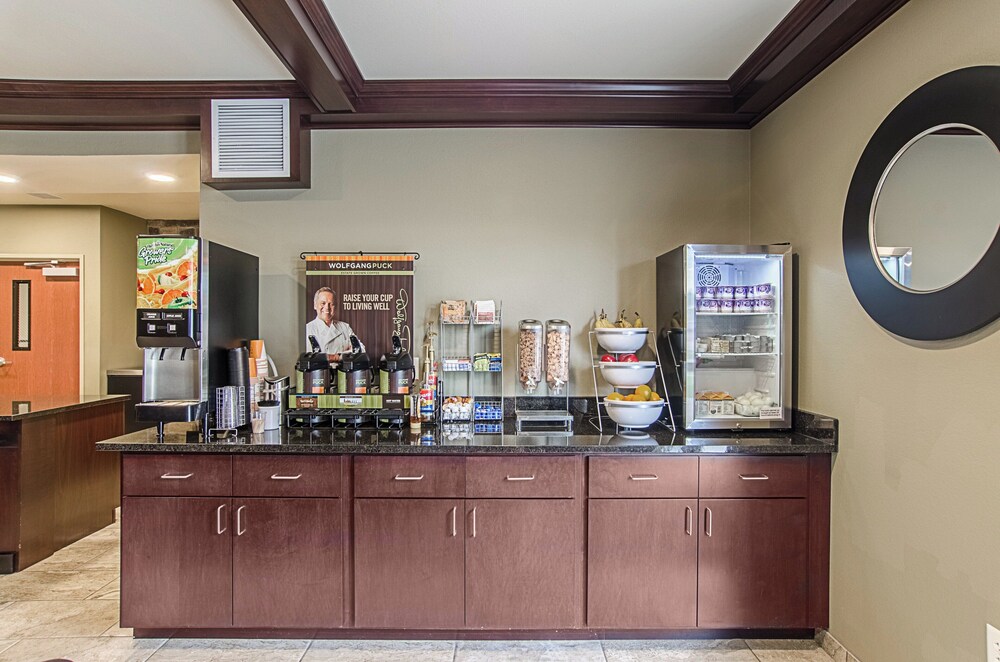 Cobblestone Inn & Suites Guernsey - photo 26