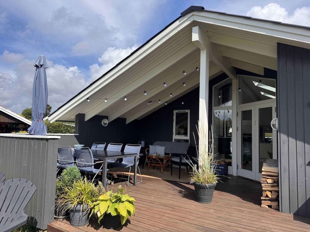 Cosy Summer House At Kobæk Strand — 4-Star Luxury Hotel in Skaelskor, Denmark