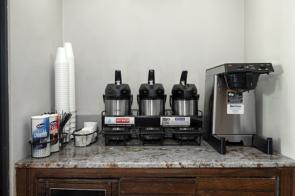 Red Roof Inn Houston Brookhollow - photo 2