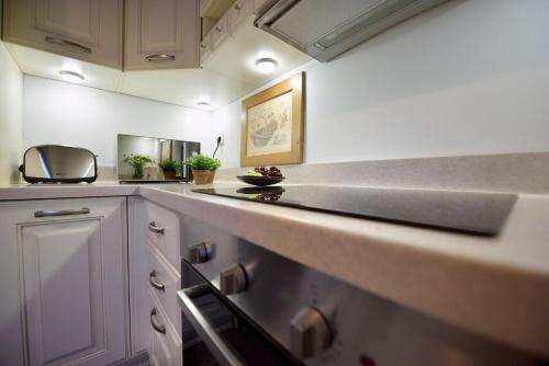 Outstanding Athens Apartment Karyatis Luxury Maisonette 3 Bedrooms — 4-Star Luxury Hotel in Athens, Greece