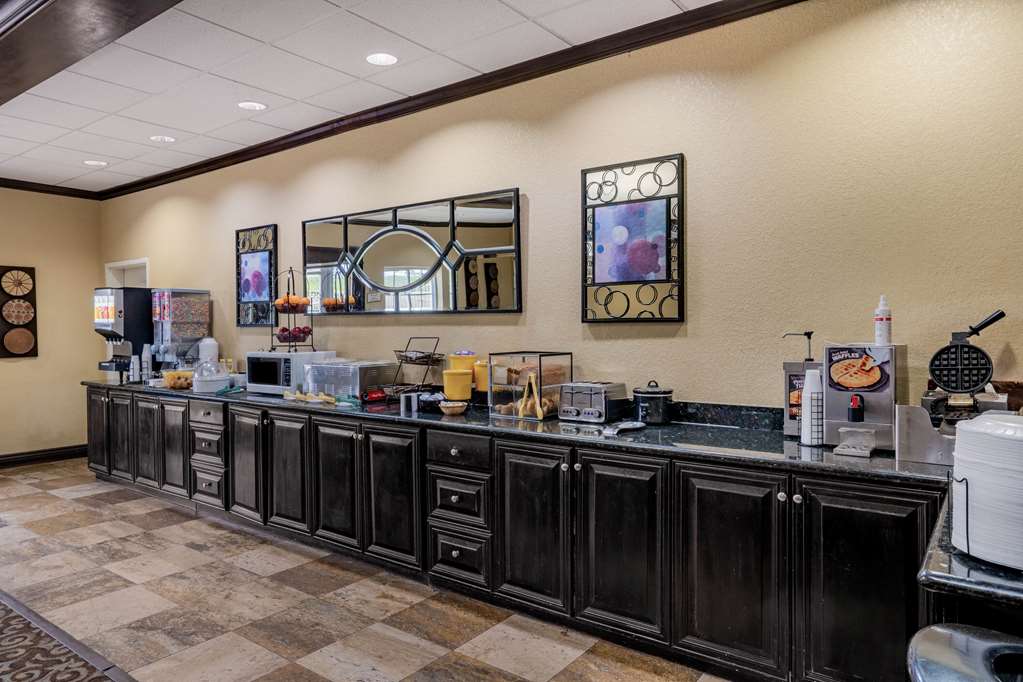 La Quinta Inn & Suites by Wyndham Vicksburg - photo 31