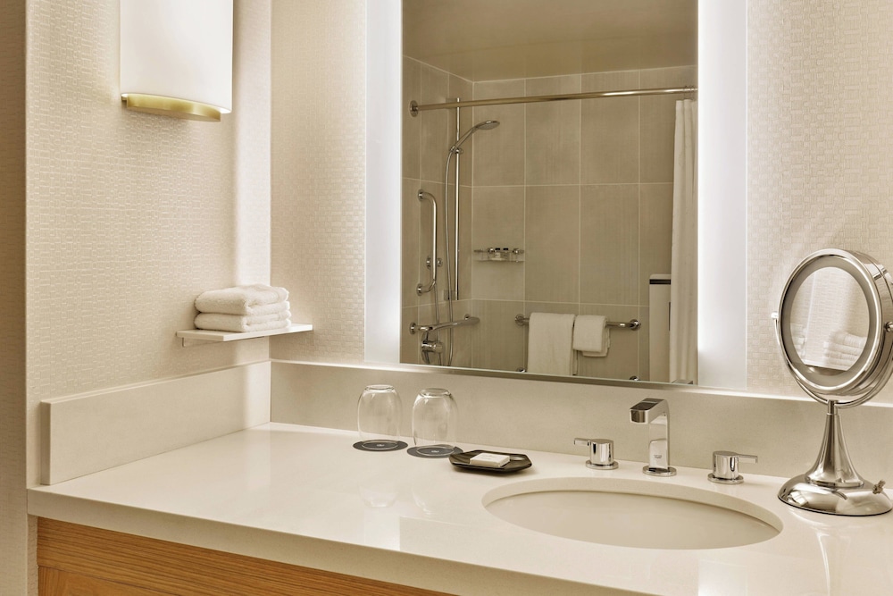 Sheraton Portland Airport Hotel - photo 13