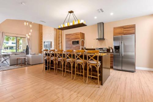 7594 Magic Village 3suites 6guets 8 min Disney — 4-Star Luxury Hotel in Orlando, United States