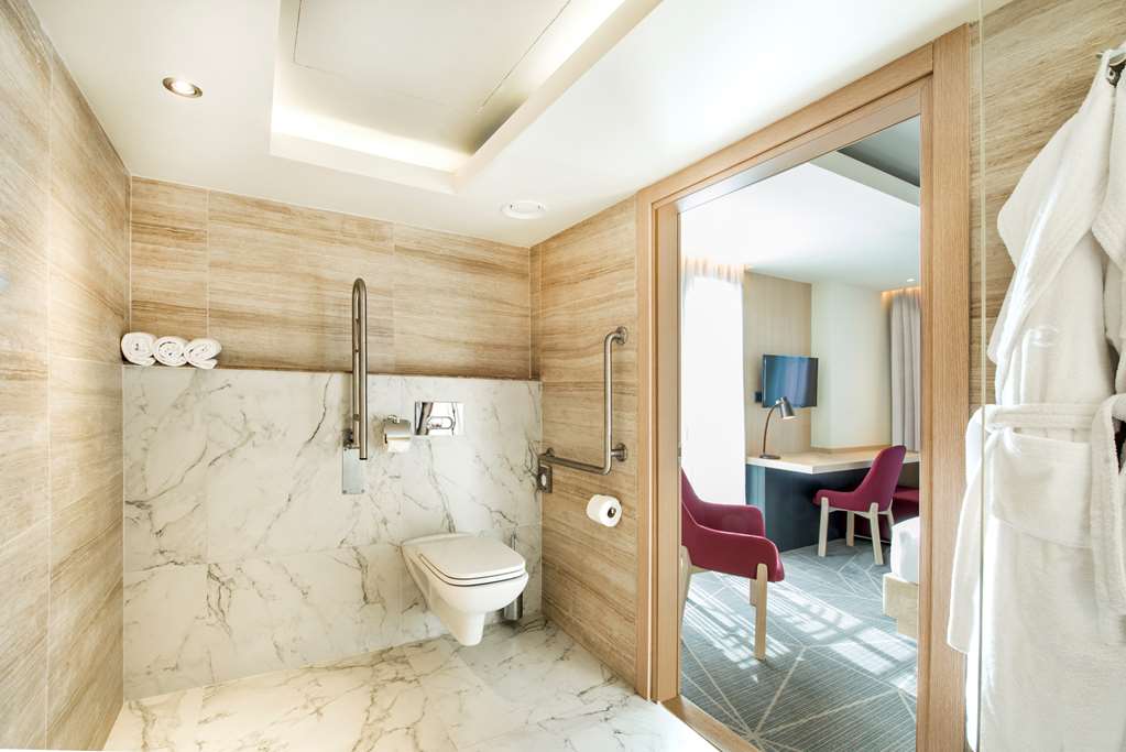 Guest Room Bathroom