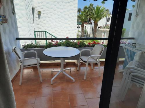 Apartamentos Bungamerica N114 — 4-Star Luxury Hotel in Playa De Las Americas, Spain