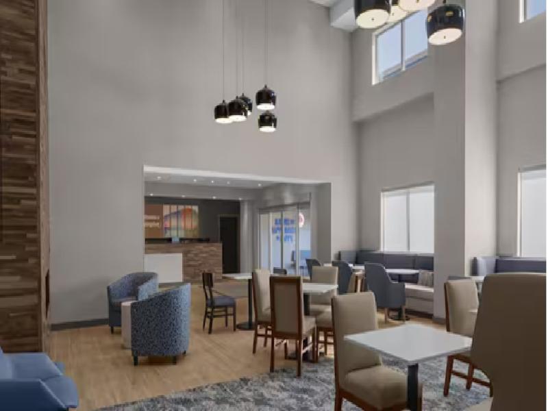 Hampton Inn & Suites By Hilton Long Island Farmingdale - photo 3