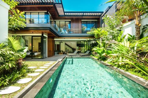 Coastal Haven Fresh 4BR Villa 200m to Canggu — 4-Star Luxury Hotel in Canggu, Indonesia