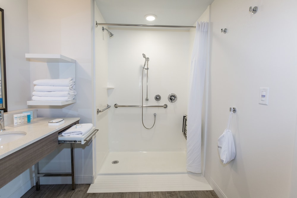 Hampton Inn & Suites Syracuse North Airport Area - photo 44