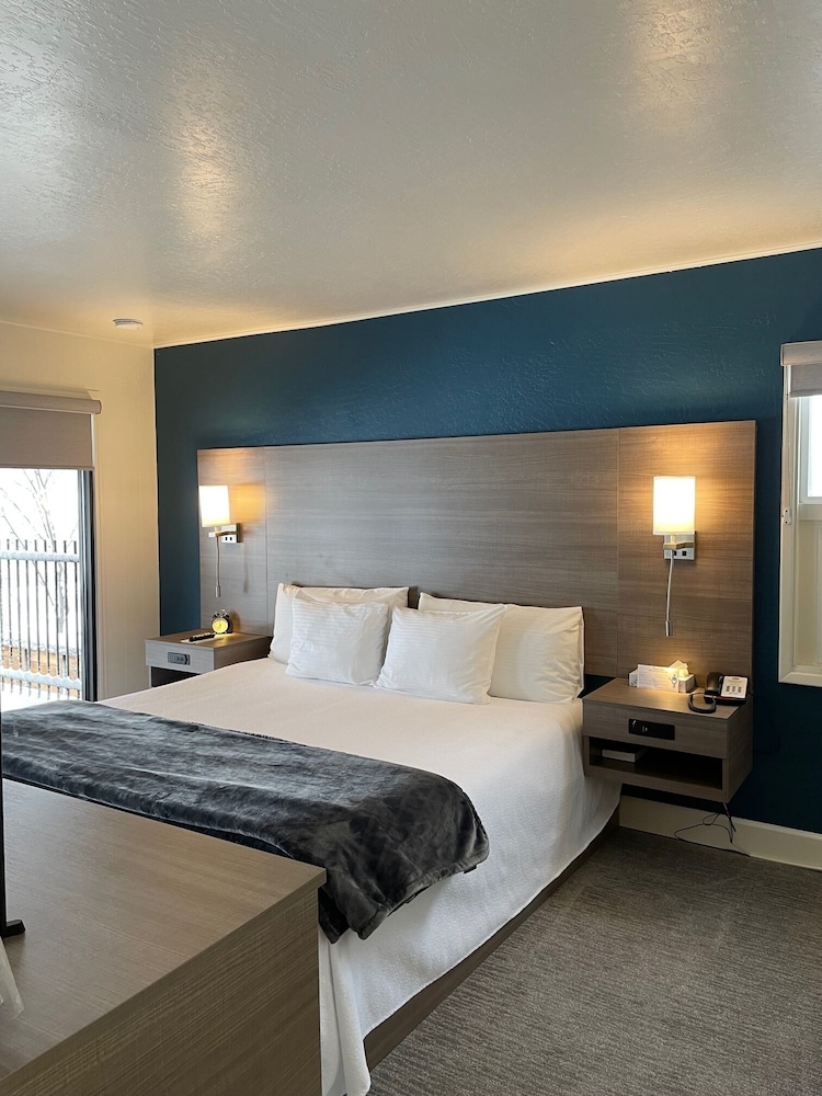 Crown Motel and Family Resort - photo 19