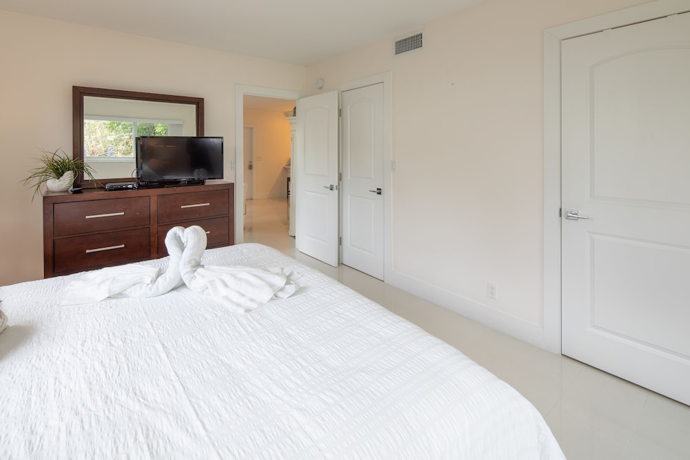 Pompano Suites by the Beach - photo 12