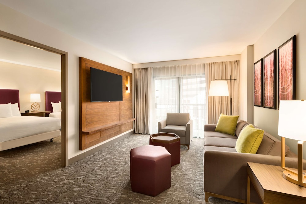 Embassy Suites by Hilton Phoenix Downtown North - photo 26