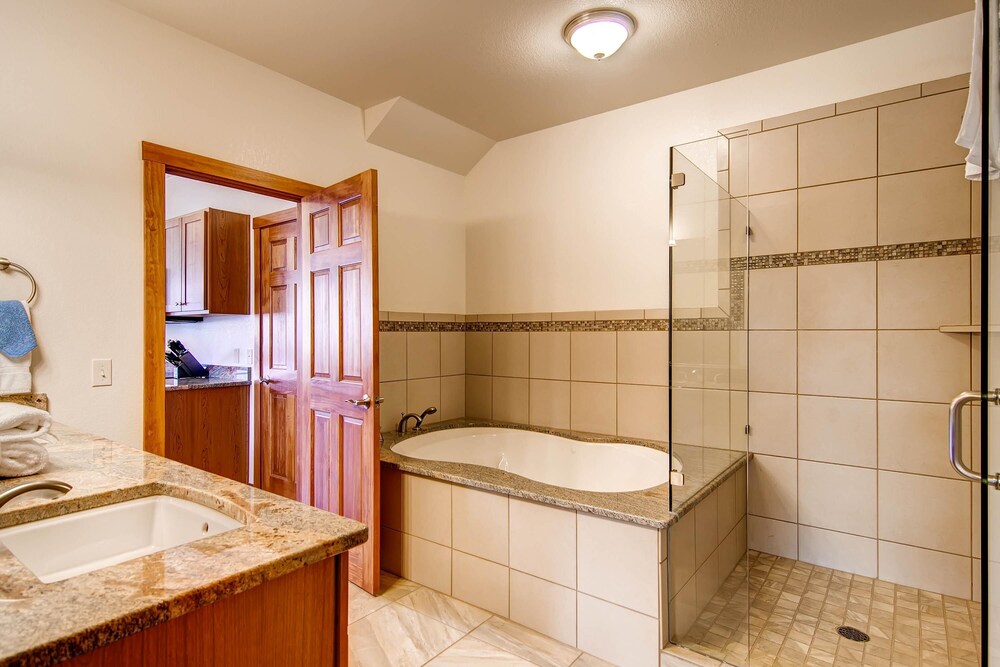Black Canyon Inn Unit H4 Deluxe - photo 12