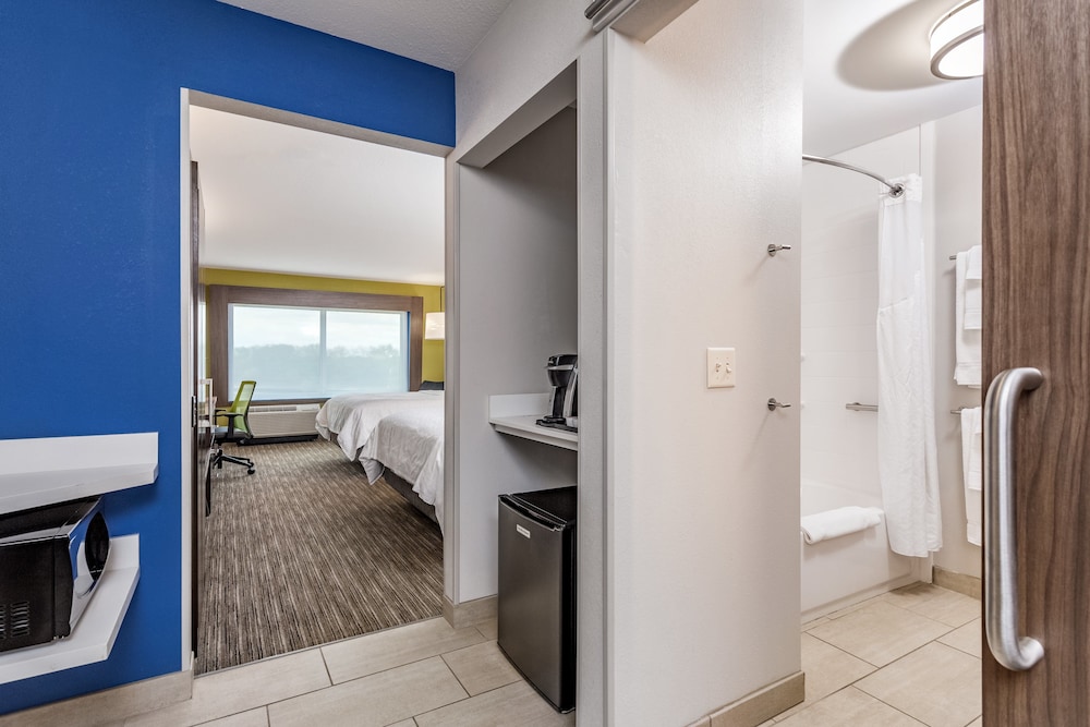 Holiday Inn Express & Suites Hammond by IHG - photo 11