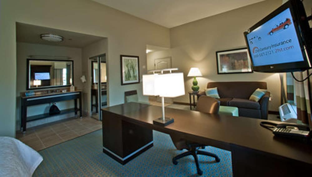 Hampton Inn & Suites Denison - photo 10
