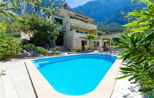 Holiday Home Veliko Brdo Vrcani Bb Iii — 4-Star Luxury Hotel in Makarska, Croatia