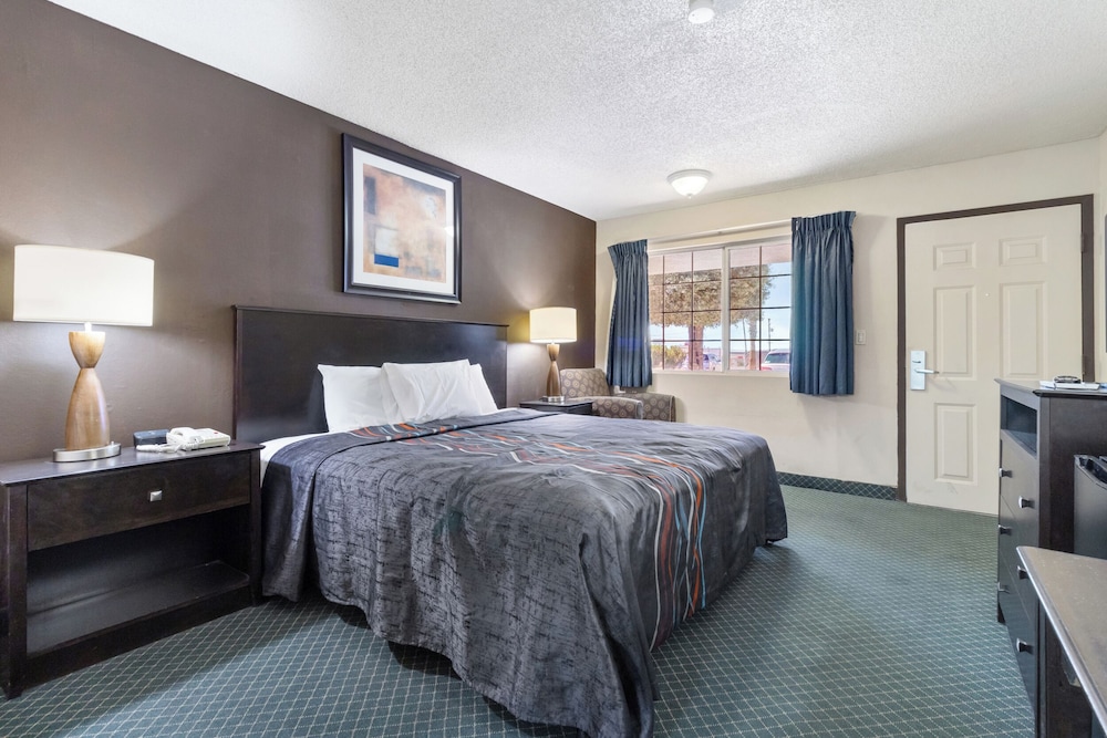 Economy Inn Barstow - photo 7
