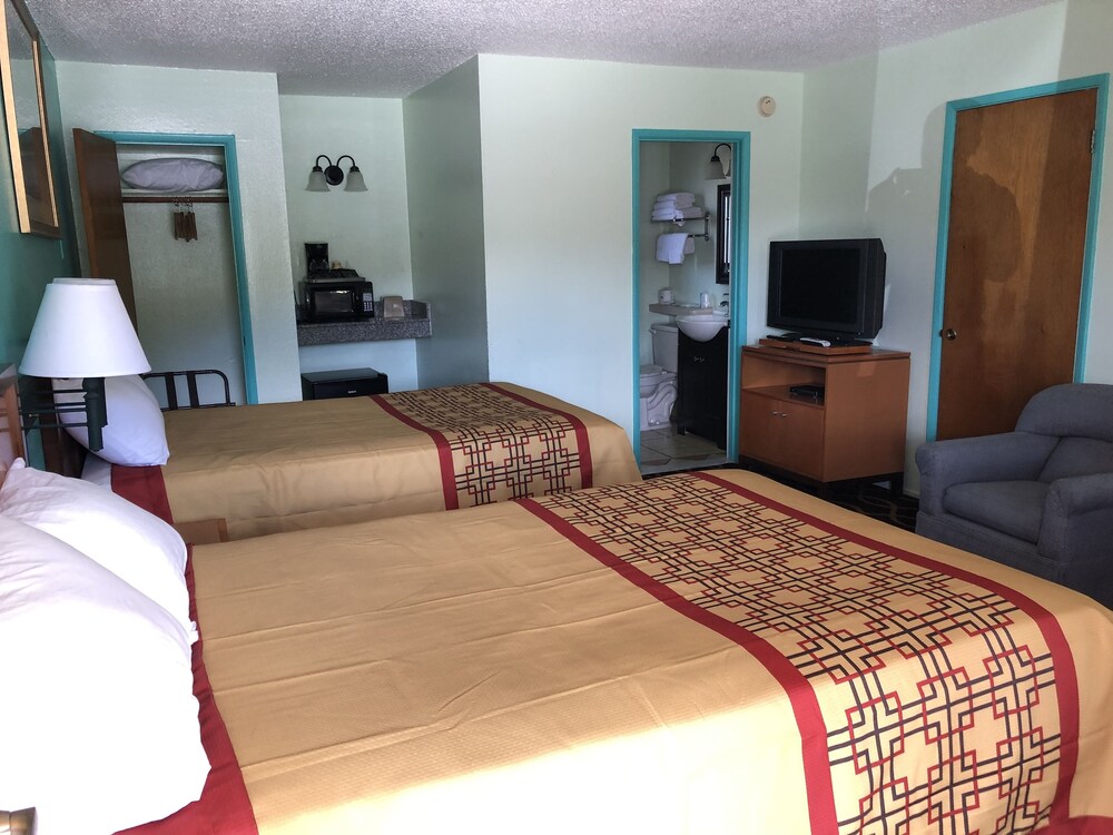 Klamath Motor Lodge - photo 33