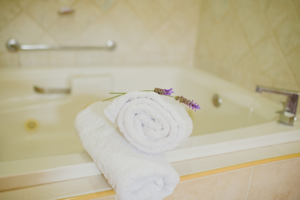 Jetted tub