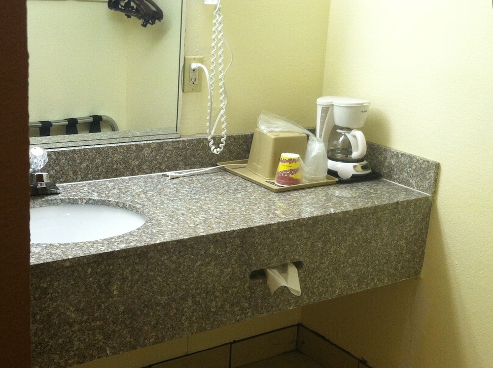 Motel 6 Calera - photo 16