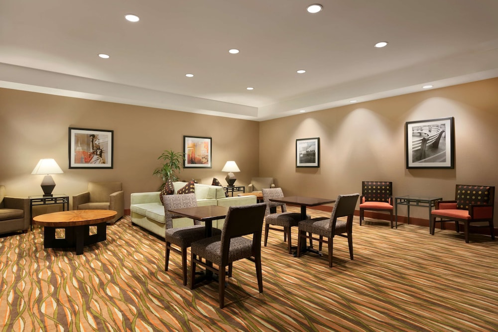 Hampton Inn New York LaGuardia Airport - photo 3