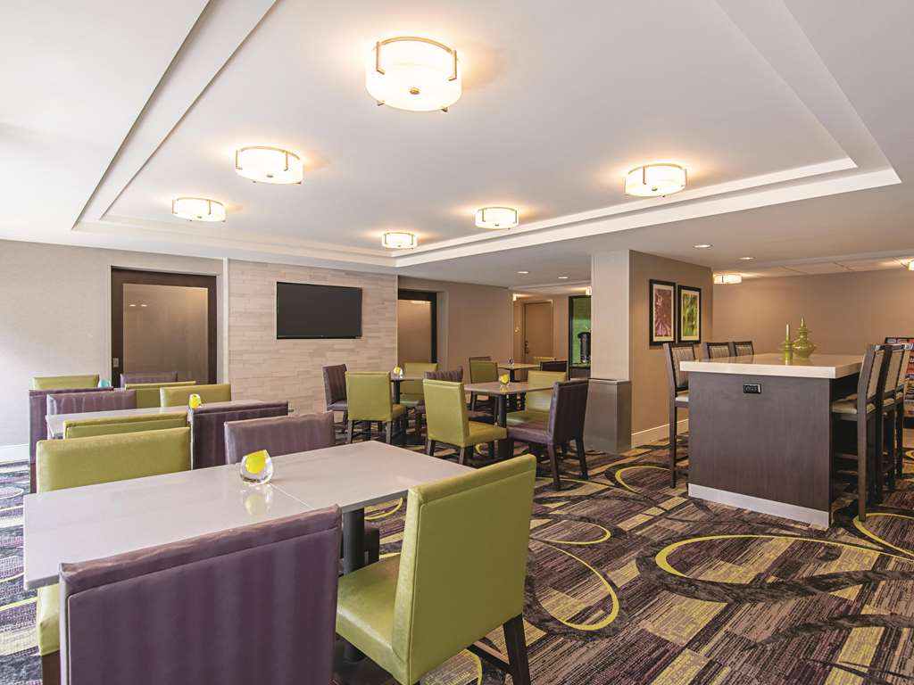 La Quinta Inn & Suites by Wyndham Portland DT Maine Med - photo 39