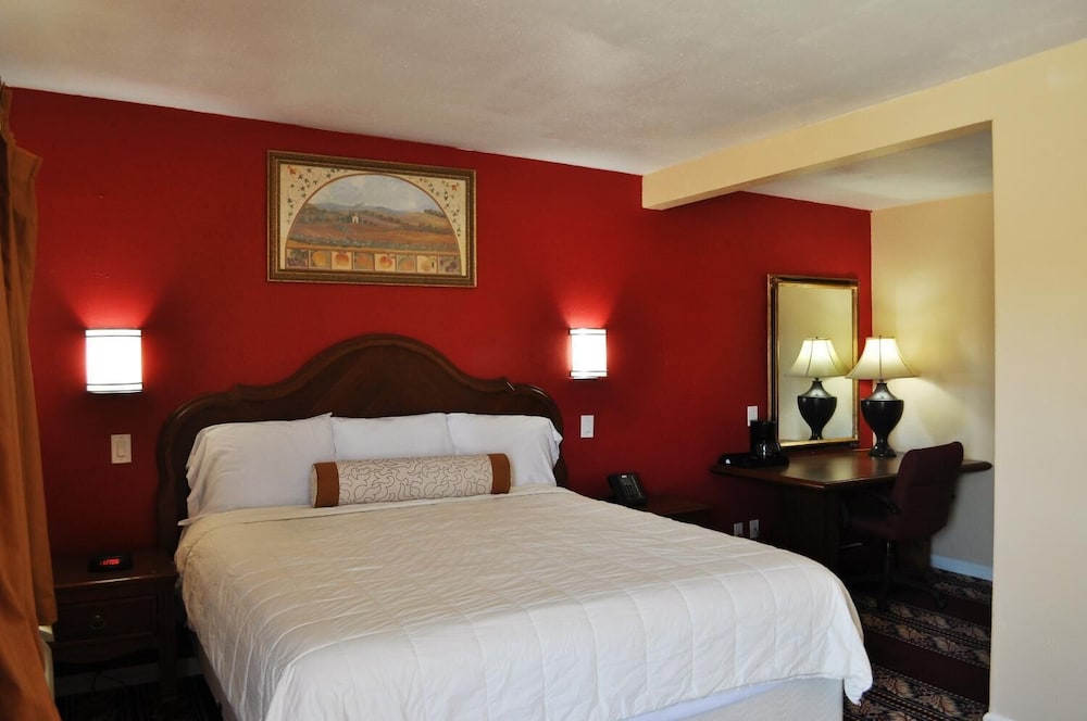 A Nights Inn - photo 10