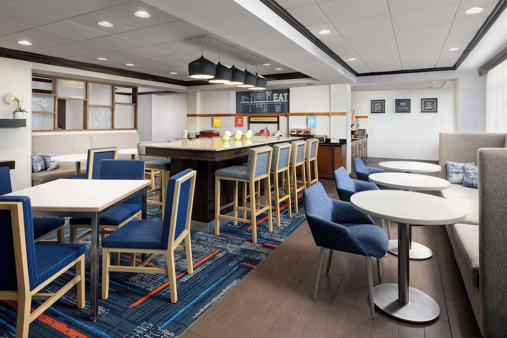 Hampton Inn Long Island Islandia - photo 24