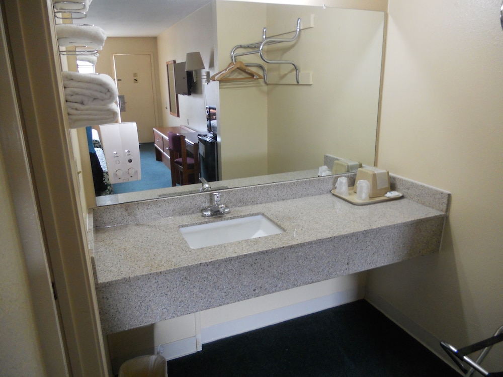 Jackson Inn - photo 13