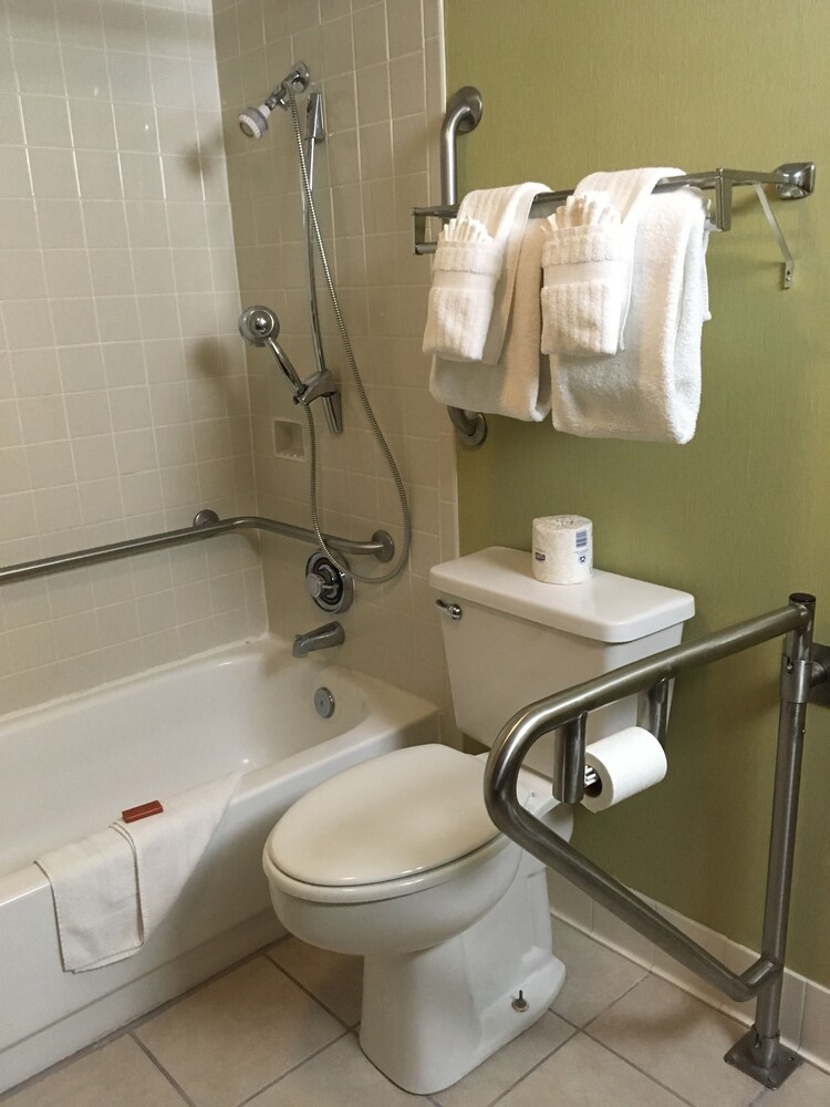Windemere Hotel & Conference - photo 15