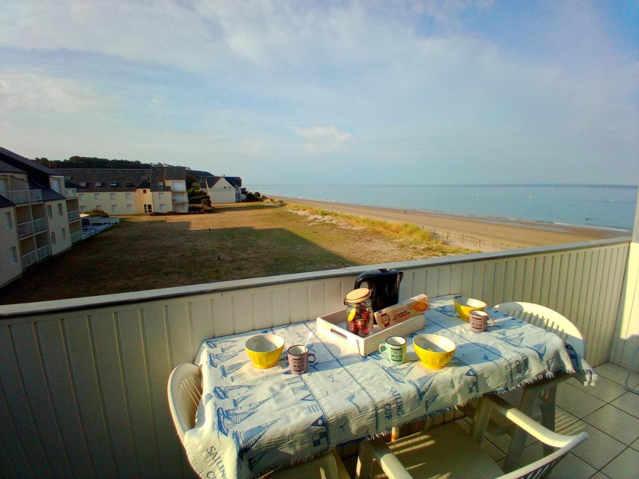 Duplex Les Pieds Dans L’ Eau in Jullouville, France