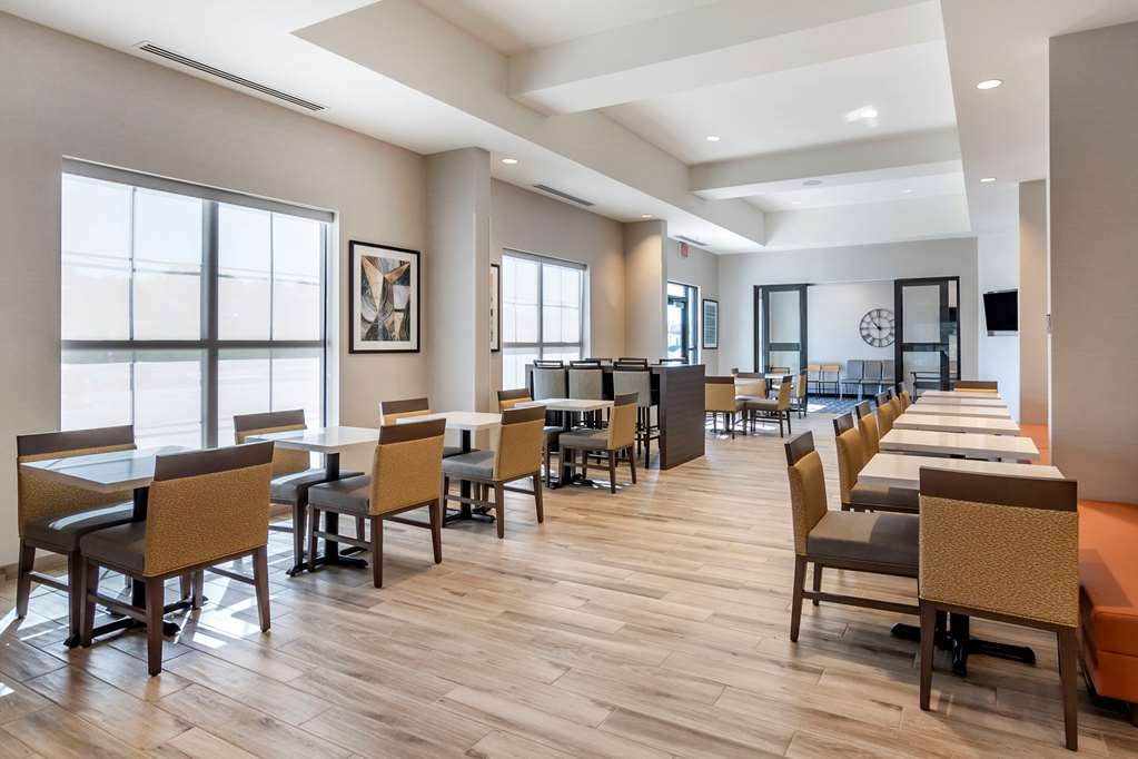 Comfort Suites Grandview Kansas City - photo 37