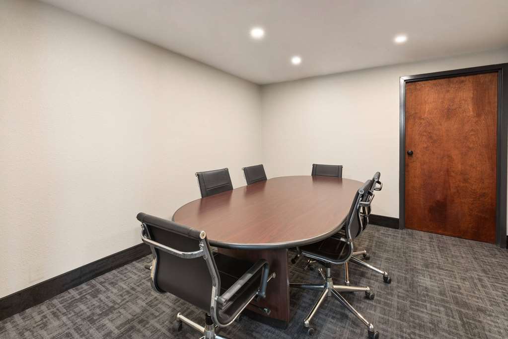 Super 8 by Wyndham Alexandria LA - photo 35