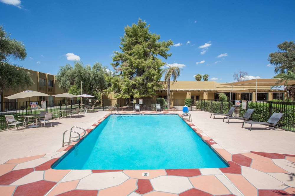 Days Hotel By Wyndham Peoria Glendale Area - photo 16