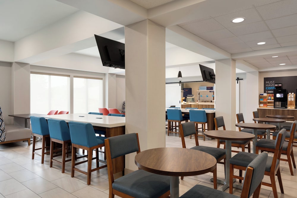 Holiday Inn Express Syracuse Airport by IHG - photo 38