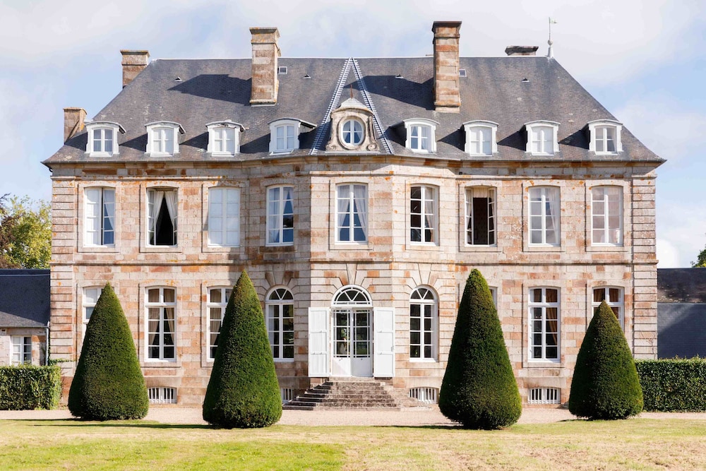 Château de Boucéel — 5-Star Luxury Hotel in Saint-James, France