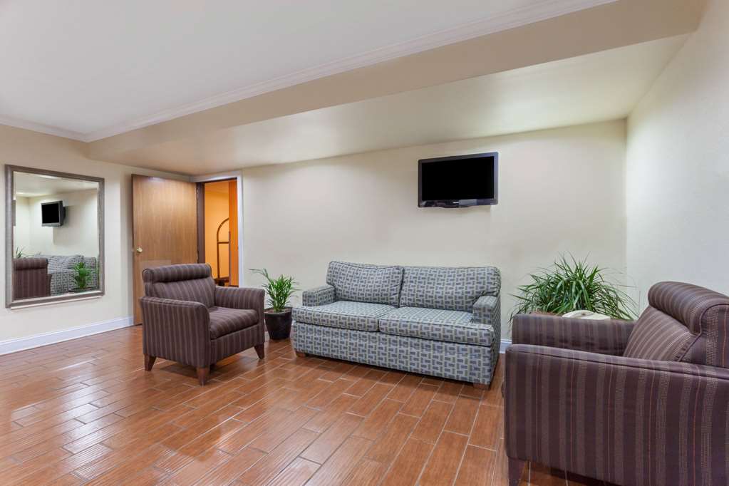 Super 8 by Wyndham Lexington Hamburg Area - photo 4