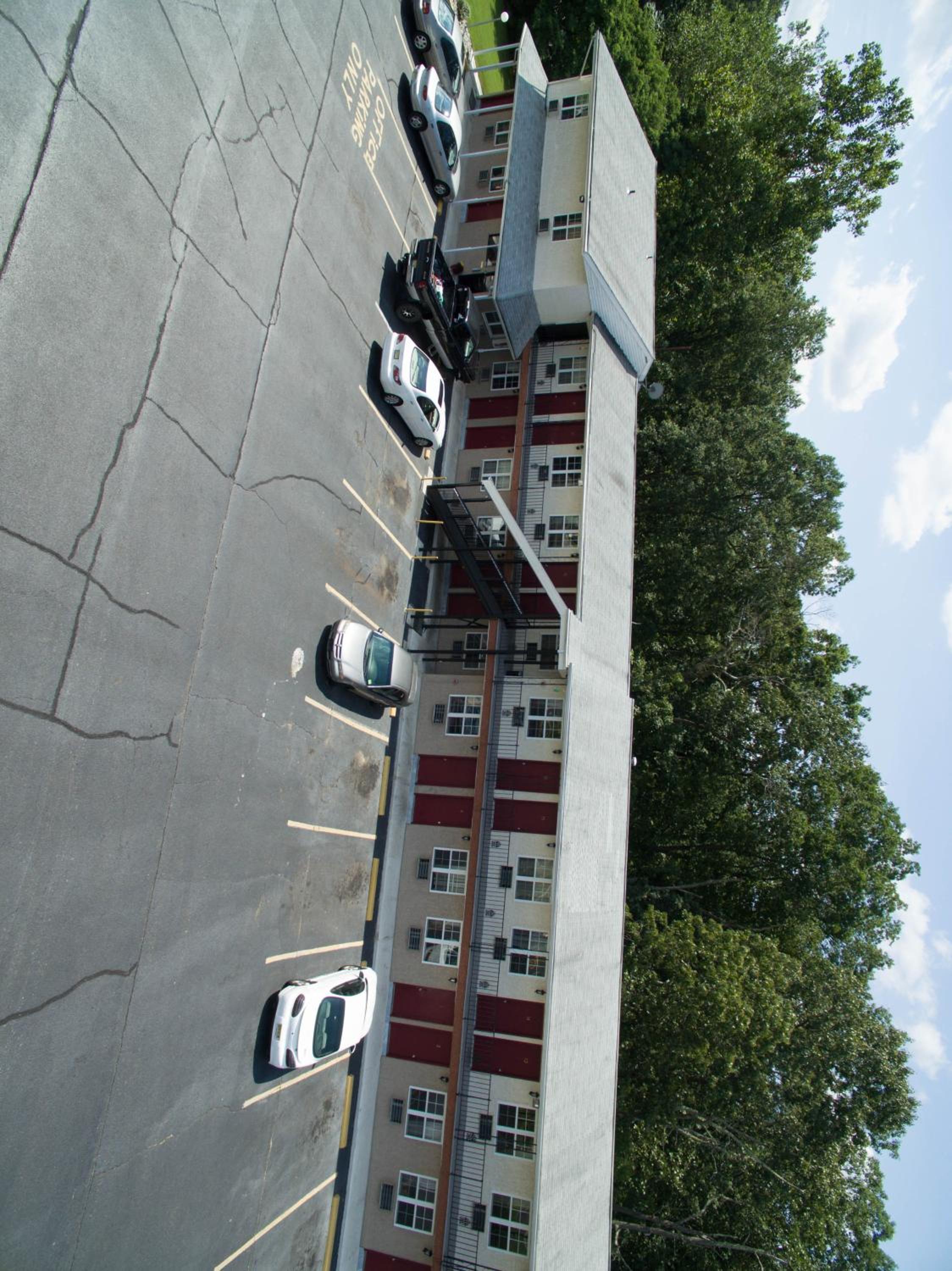 Red Carpet Inn Berlin - photo 21
