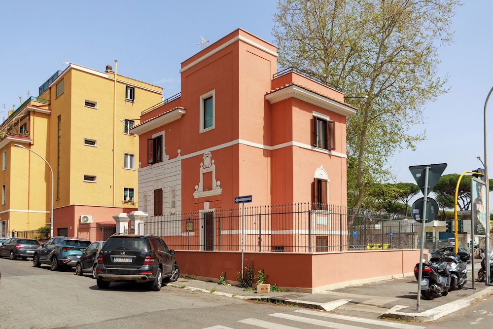 Villa Aurora Rooms — 4-Star Luxury Hotel in Rome, Italy