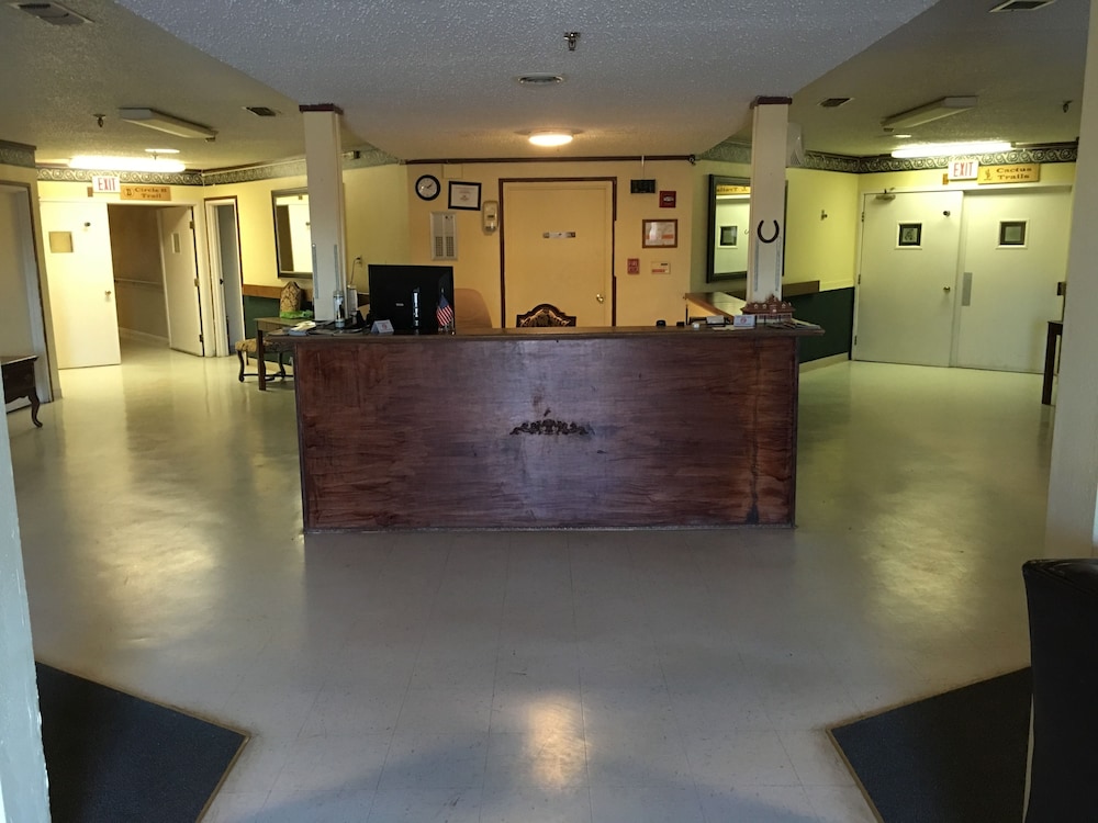 Reddy Inn and Suites - photo 10