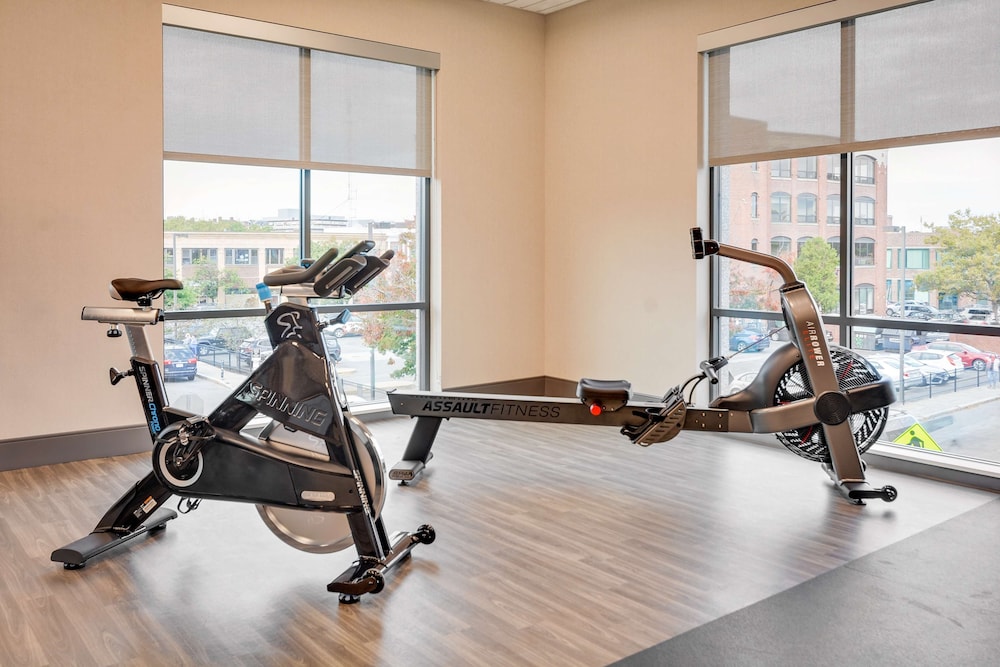 Hampton Inn Salem Boston - photo 25