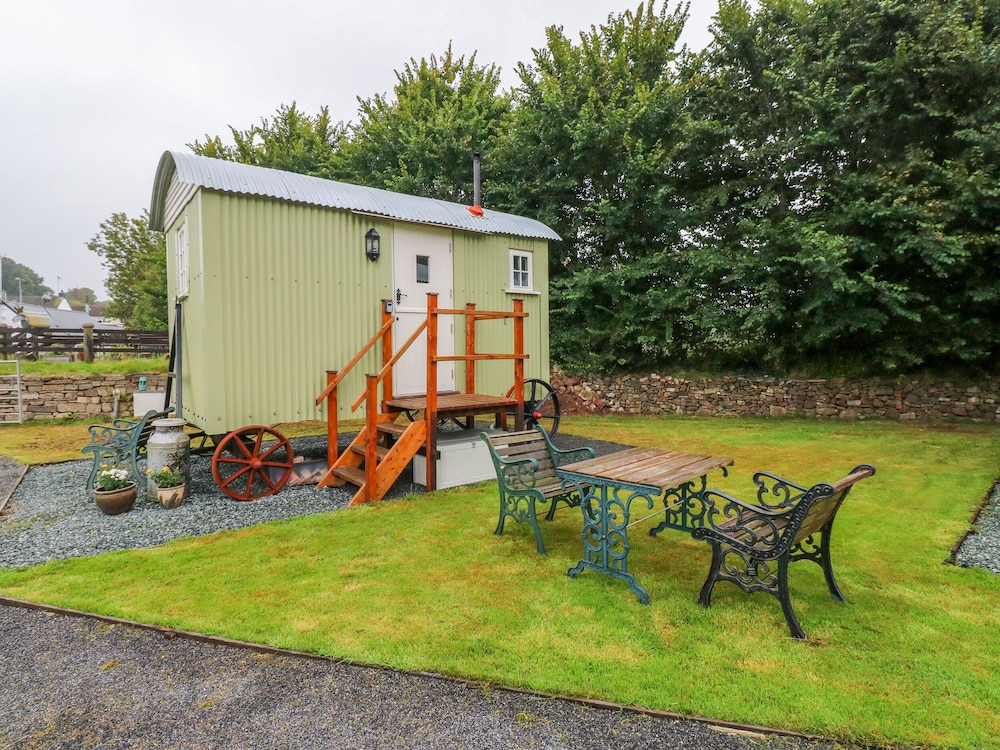 Shepherds Hut The Hurdle in Milford Haven, United Kingdom