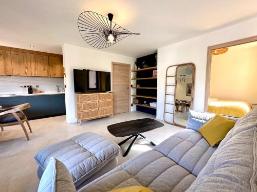 Centre Ville Aix Terrasse Ascenseur Renove in Aix-En-Provence, France