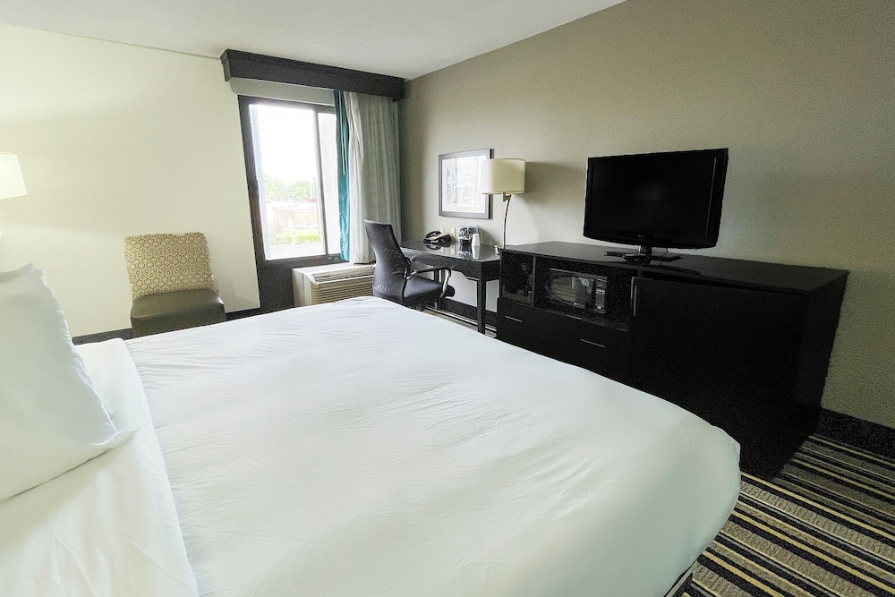 La Quinta Inn & Suites by Wyndham Jackson North - photo 7