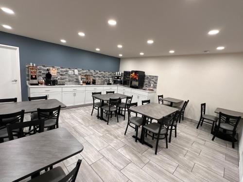 Super 8 by Wyndham Grand Island South - photo 12