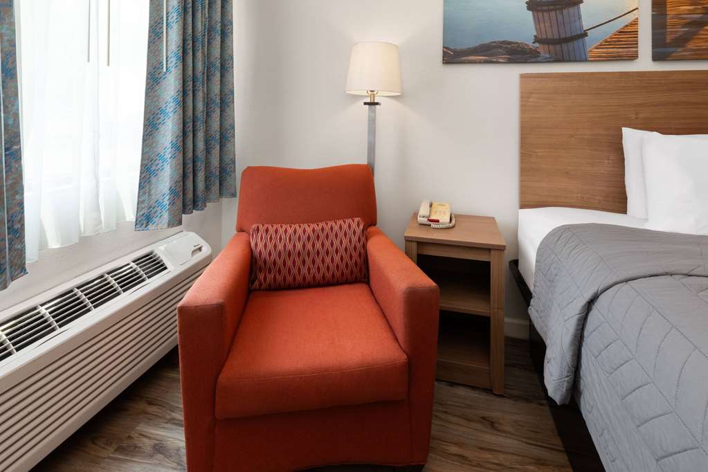 Days Inn by Wyndham Biloxi Beach - photo 15