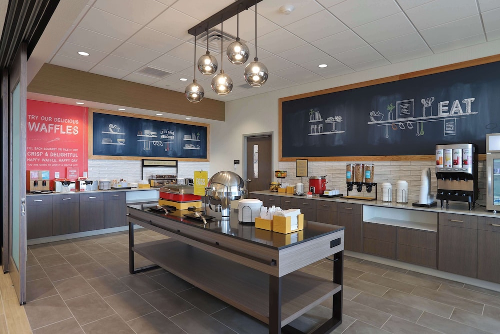 Hampton Inn & Suites Manistee Waterfront - photo 35
